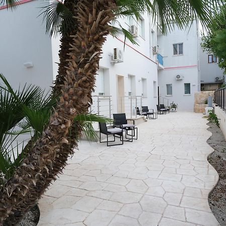 Elegante Bilocale Con Giardino Apartment Lecce Luaran gambar